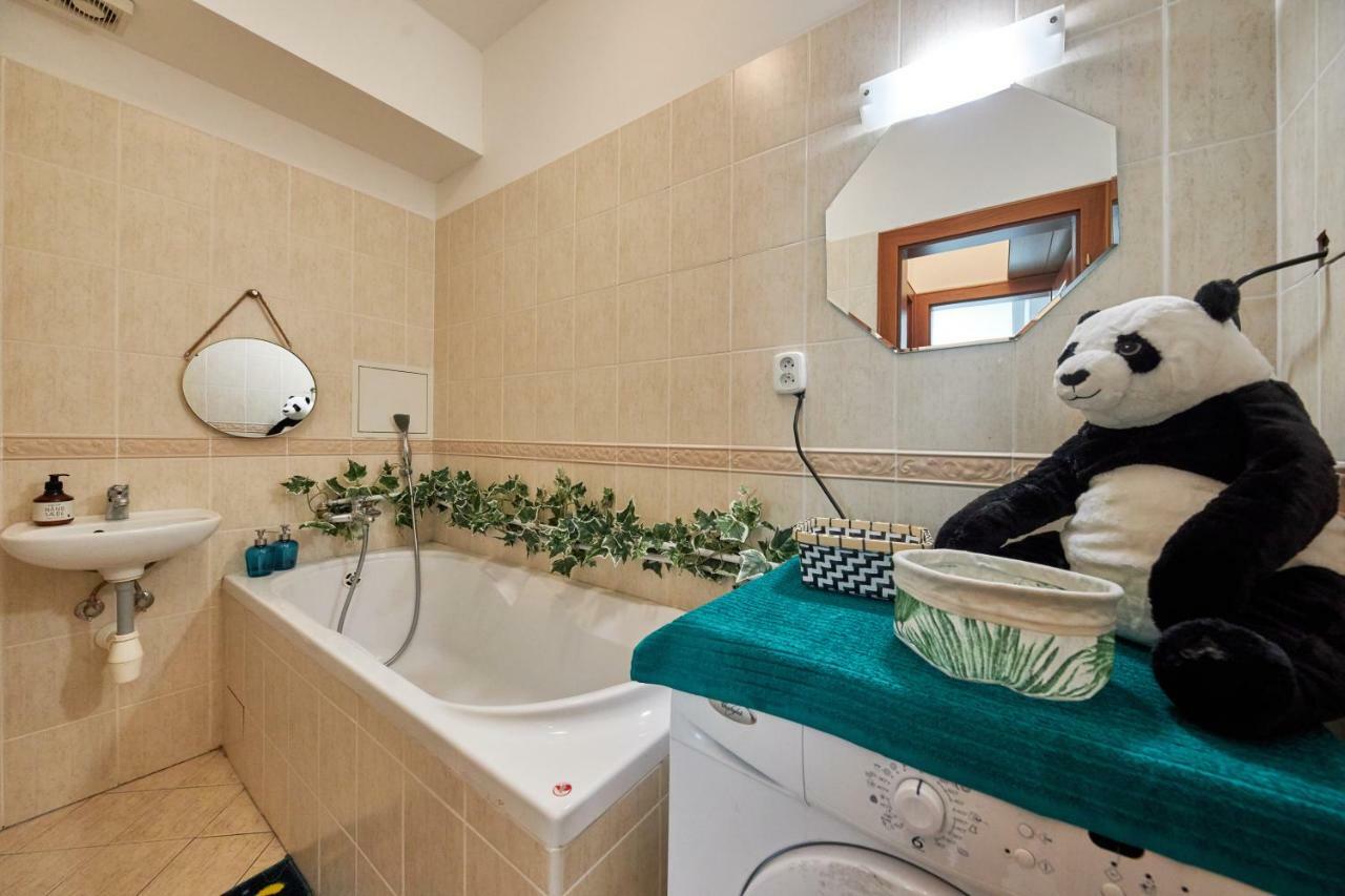 Pineapple Apartment Bratislava Eksteriør bilde